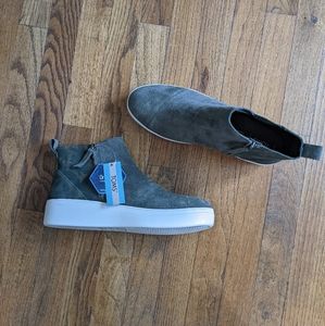 TOMS Jamie suede slip on